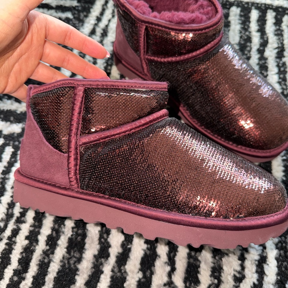 UGG Classic Ultra Mini Boot - Picture 2 of 10